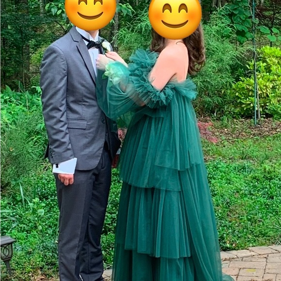 Elegant Green Off-Shoulder Gown - Picture 1 of 4